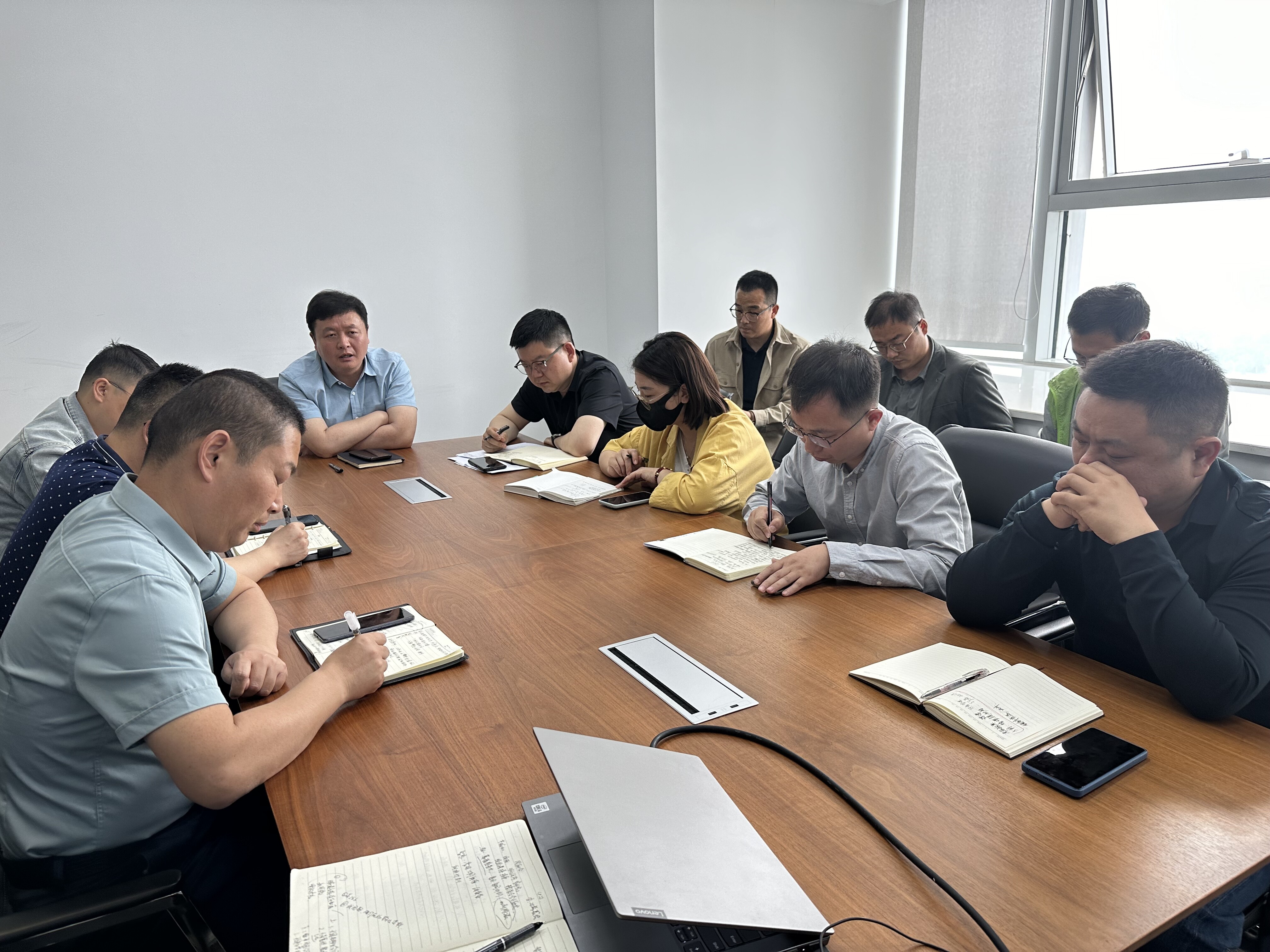 小说狂人
高新城公司召开五一节前党风廉政建设暨安全生产工作部署会议