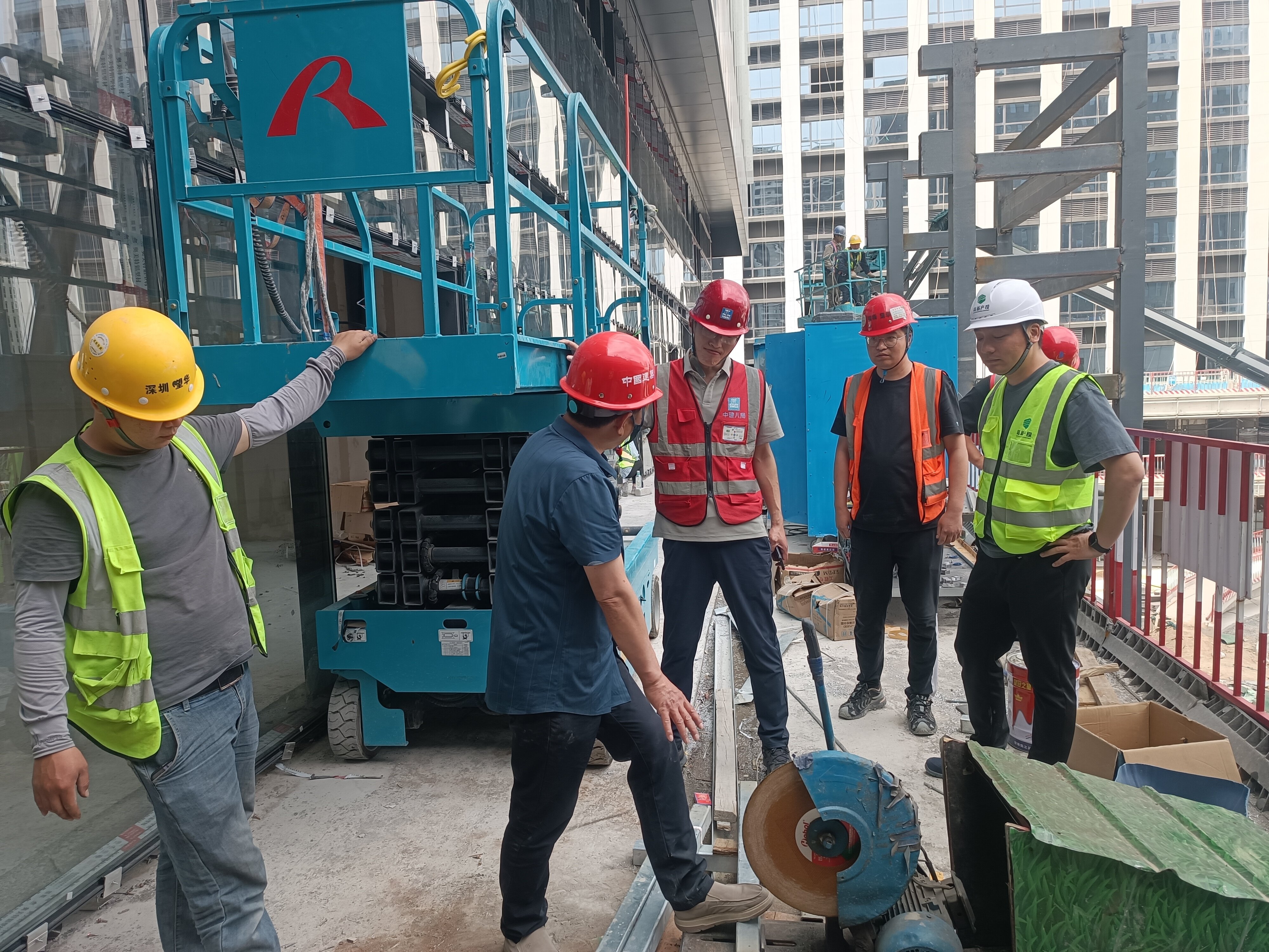 小说狂人
高新城公司开展“五一”节前安全生产检查工作