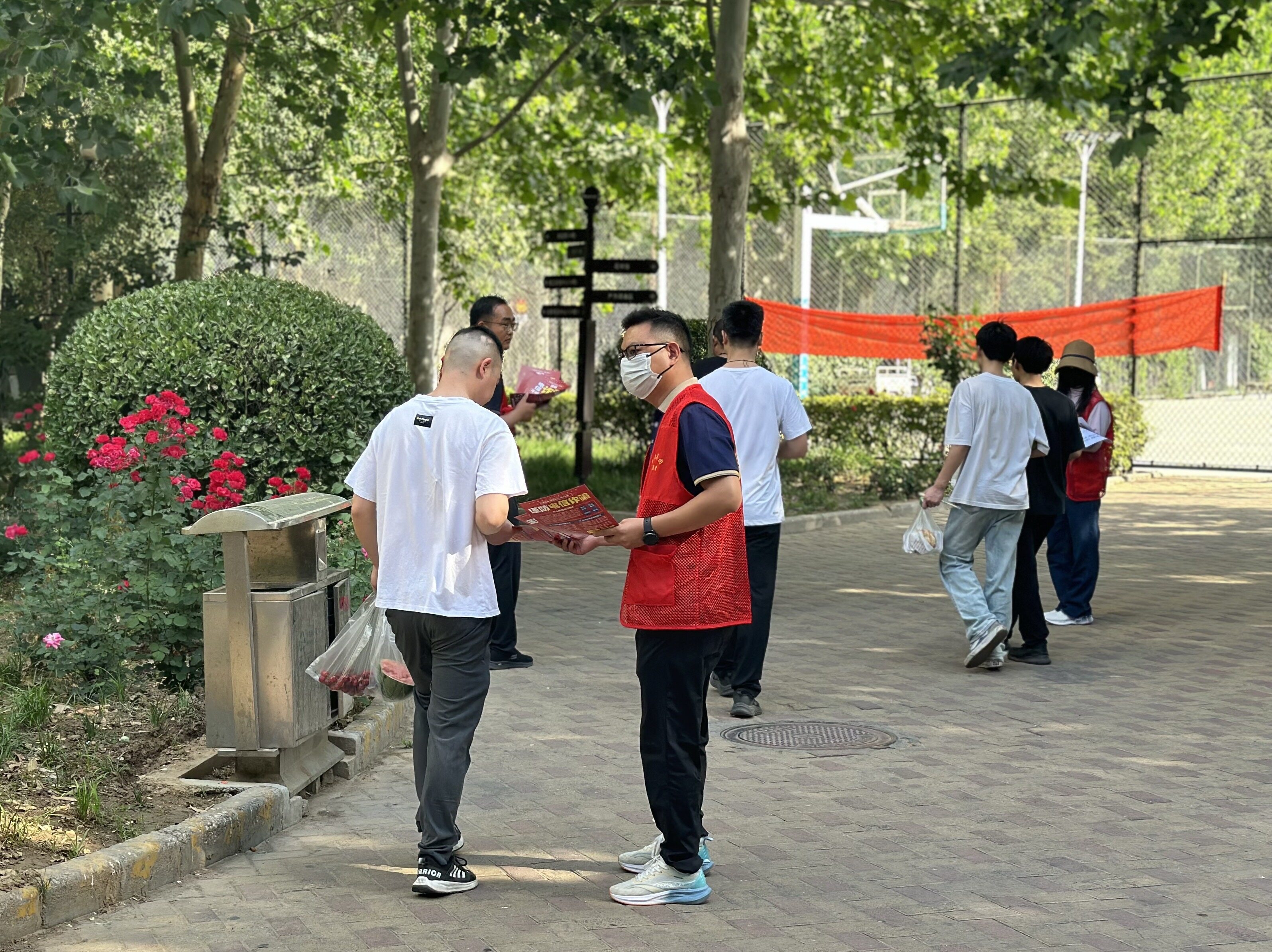 小说狂人
高新城联合党支部开展反诈宣传主题党日活动