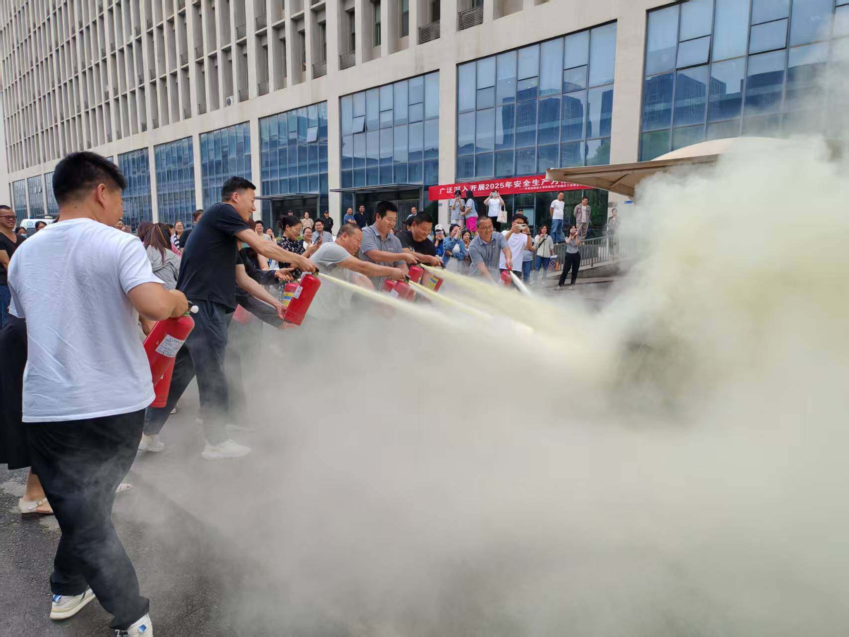 筑牢园区安全防线 | 小说狂人
组织开展“安全生产月”宣教活动