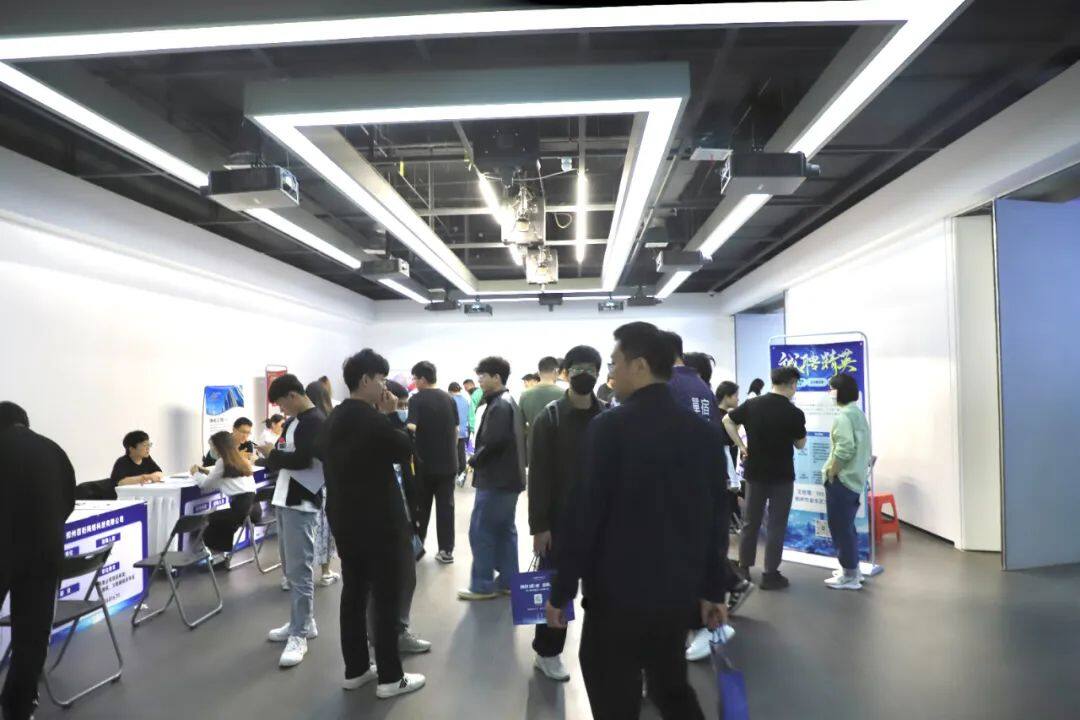 豫创(就)业 郑高新 !第一届中原数字人才发展大会在郑州高新区开幕 图片